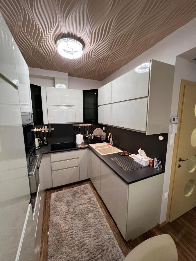 Parizsi Udvar Premium Apartman Lägenhet Debrecen Exteriör bild
