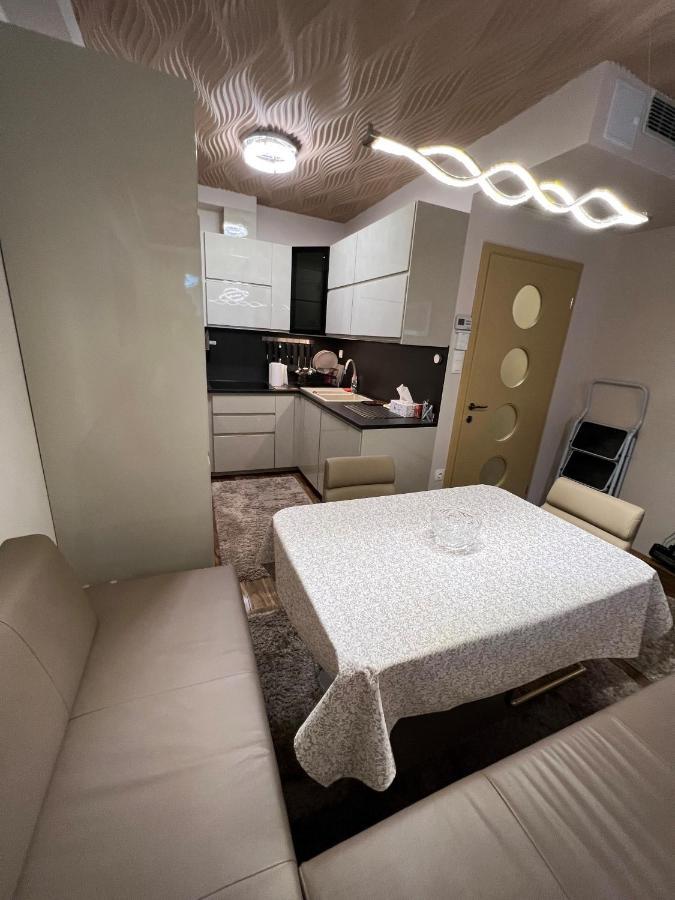 Parizsi Udvar Premium Apartman Lägenhet Debrecen Exteriör bild