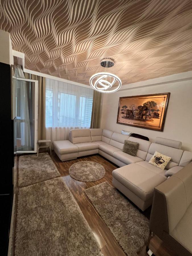 Parizsi Udvar Premium Apartman Lägenhet Debrecen Exteriör bild